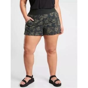 🆕 NWT Athleta Trekkie North Printed Shorts Floral Mid Rise Pocket Olive Green 20